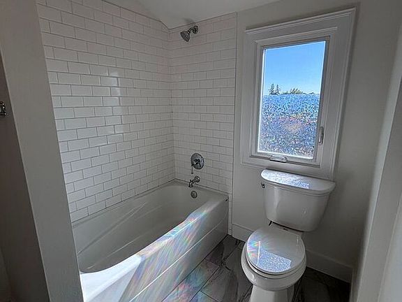 5th image of 7802 Roosevelt Way NE