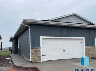 9649 W Tunis Dr, Sioux Falls, SD 57106