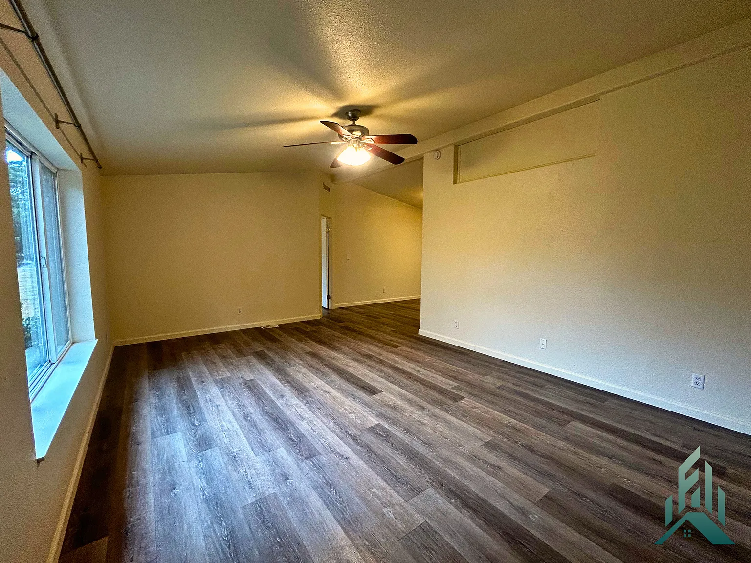 3 bed, 1404 sqft, $2,295 — Photo 2