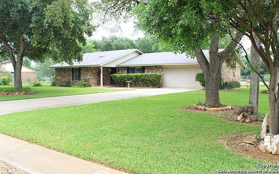 3rd image of 102 Chaparral Cir