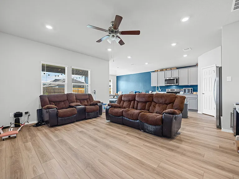 7203 Gilbert Dr — Photo 2