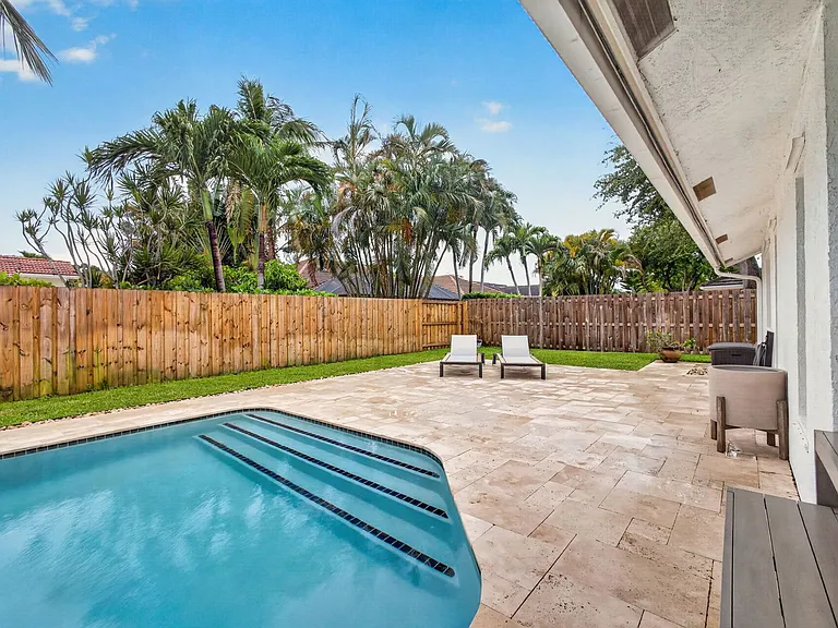12897 La Rochelle Cir — Photo 67