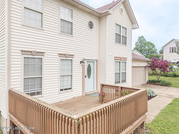 5th image of 402 Acorn Ct