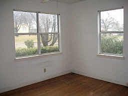 4th image of 4928 Royal Dr