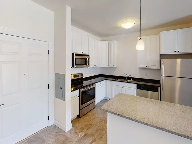 Delafield Woods Apartments — Photo 57