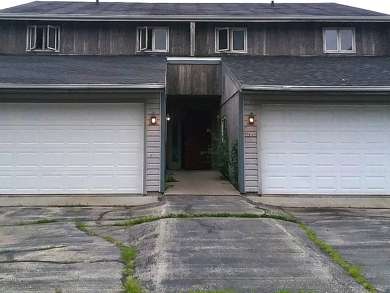 1045 Greenwood Ct — Photo 1