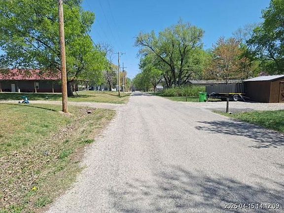 Exterior Neighborhood (street photo)