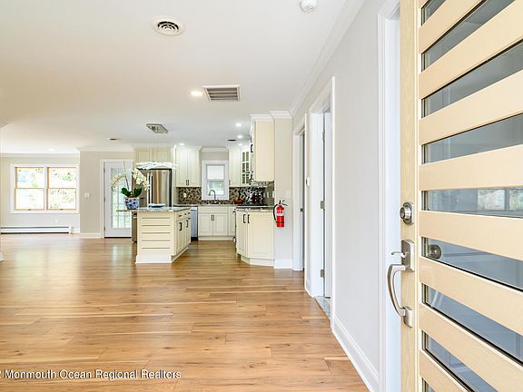 3rd image of 28 Nostrand Dr