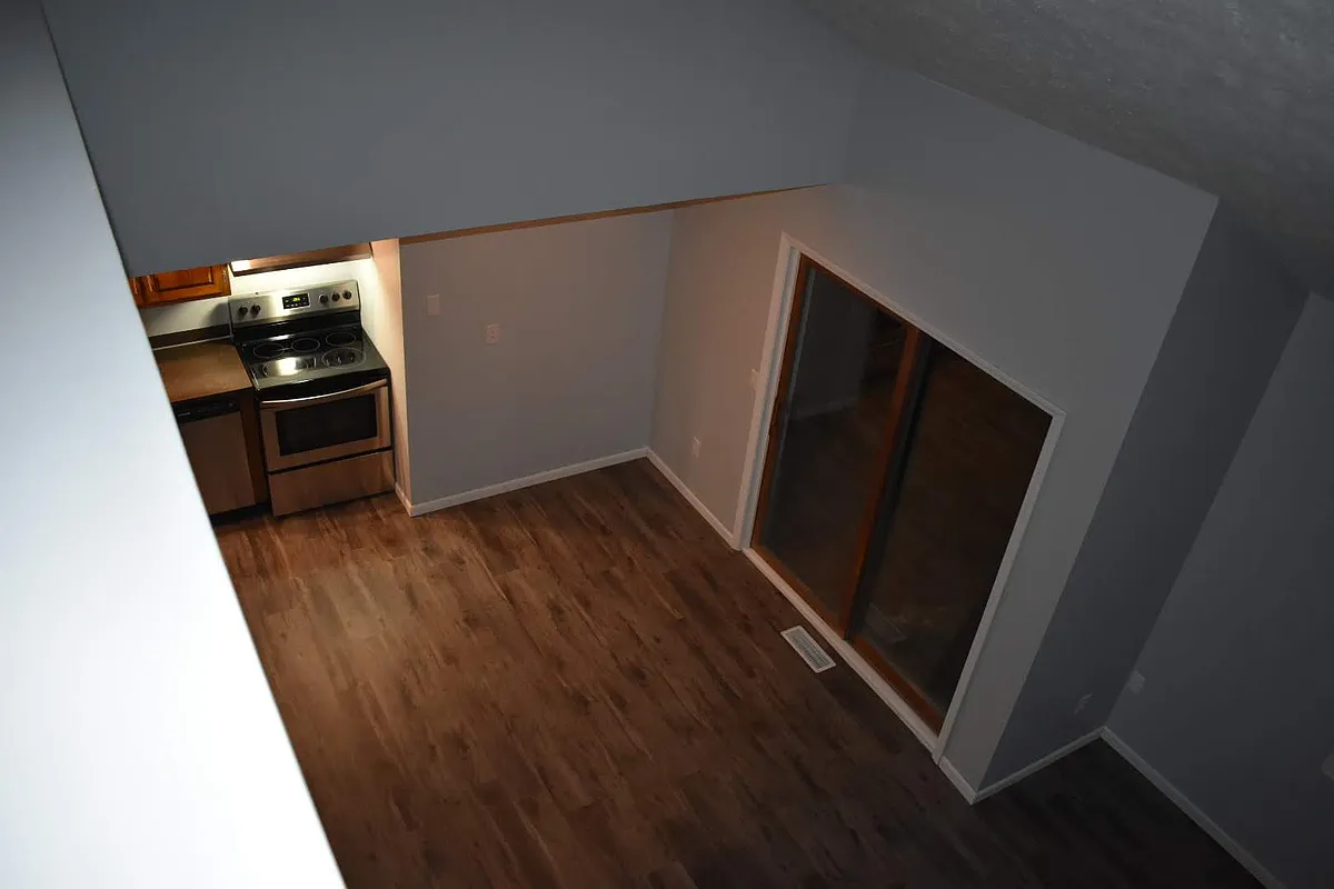Building Photo - 16950 Woodland Dr #9