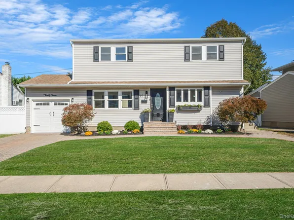 27 Midlawn Drive, Massapequa, NY 11758