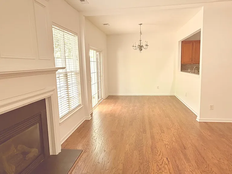 9002 Bishop Crest Ln — Photo 4