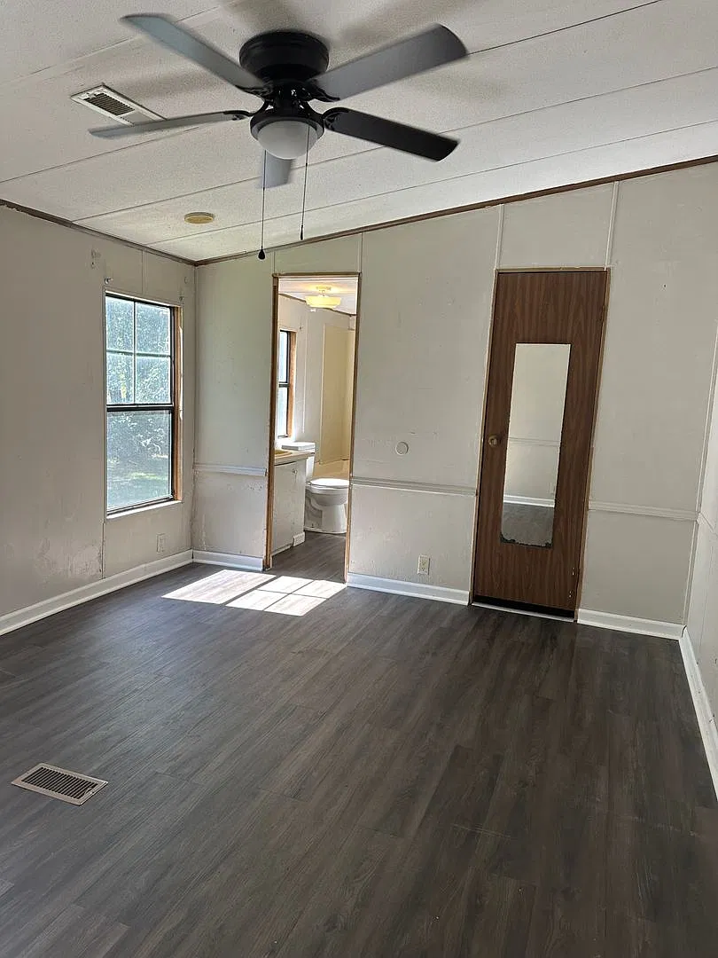 552 Harbor Drive — Photo 4