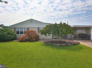 54 Leisure Ln, Levittown, PA 19054