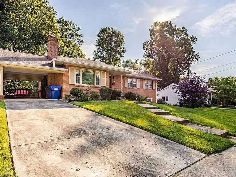 Fairwood Ln — Photo 17