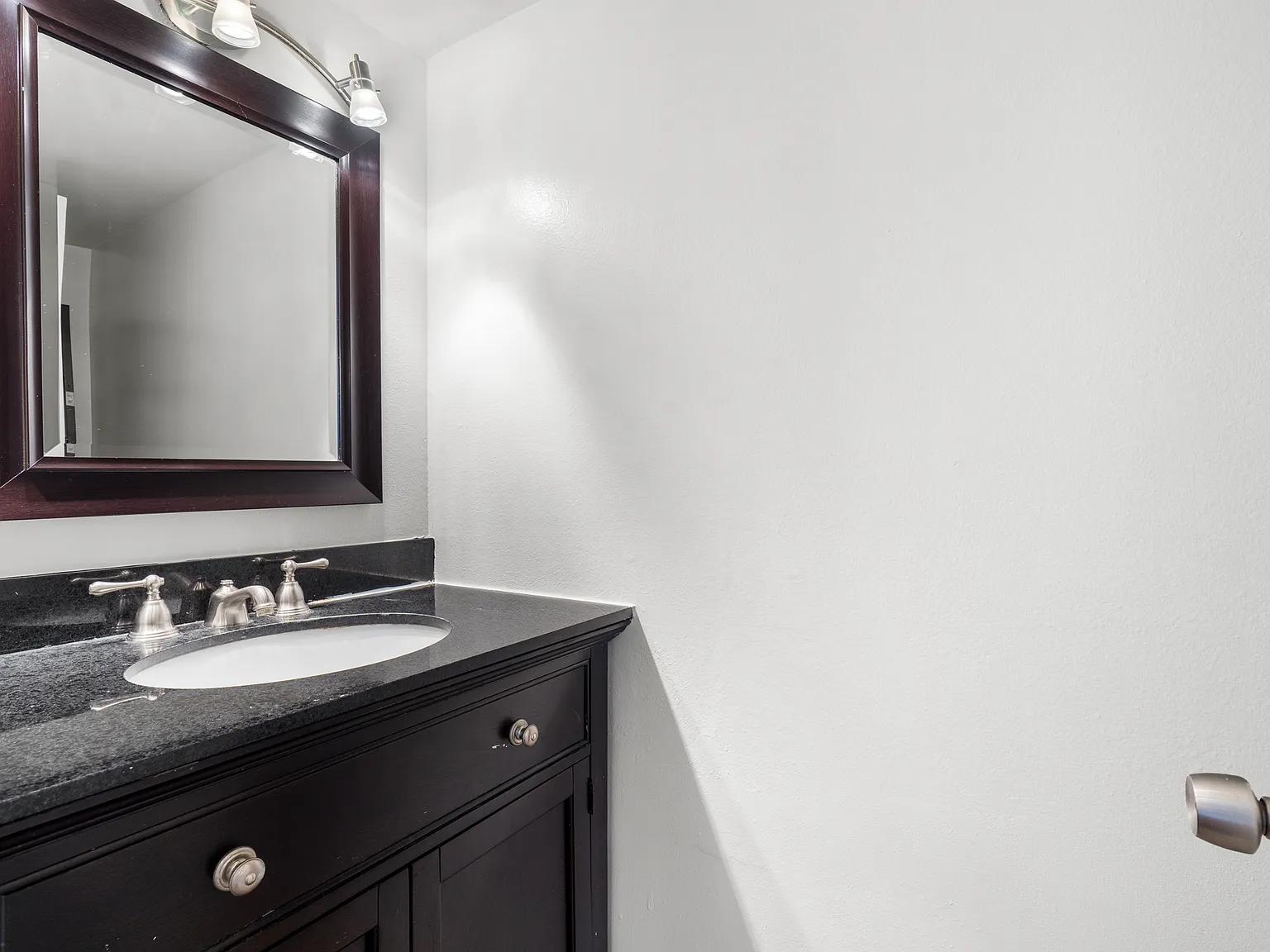 2 bed, 2.5 bath, 1232 sqft, $3,200 — Photo 2