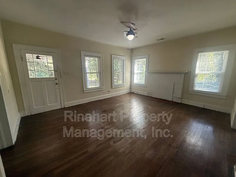 3 bed, 1.0 bath, $1,400 — Photo 4