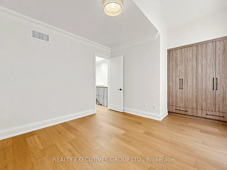 8 Limelight St — Photo 35