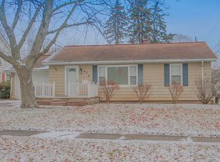 330 Terrace Dr, Sycamore, IL 60178