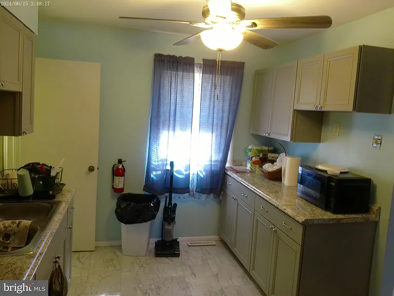 453 Bayberry St — Photo 5