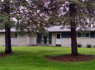 8401 Saratoga Dr, Lambertville, MI 48144