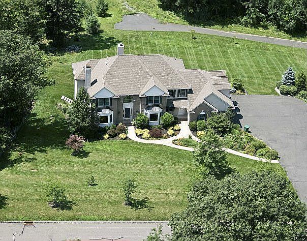 8 Wolfe Run Ct, Long Valley NJ 07853