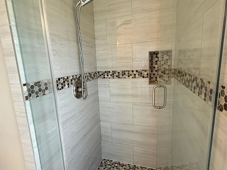 1909 Brun St #4 — Photo 25