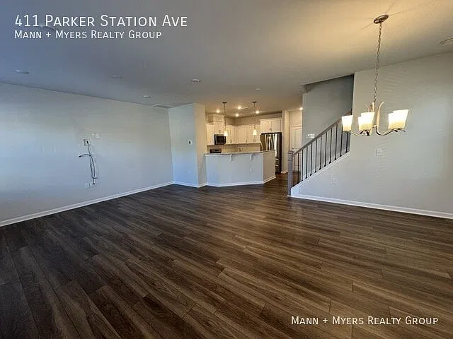 Beautiful townhome! Move-in specials!! — Photo 3