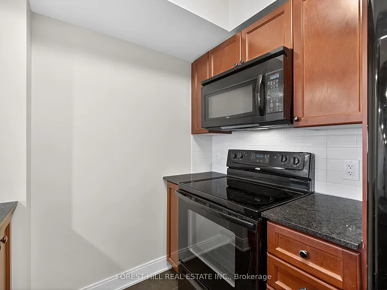 135 Village Green Sq #3125 — Photo 7