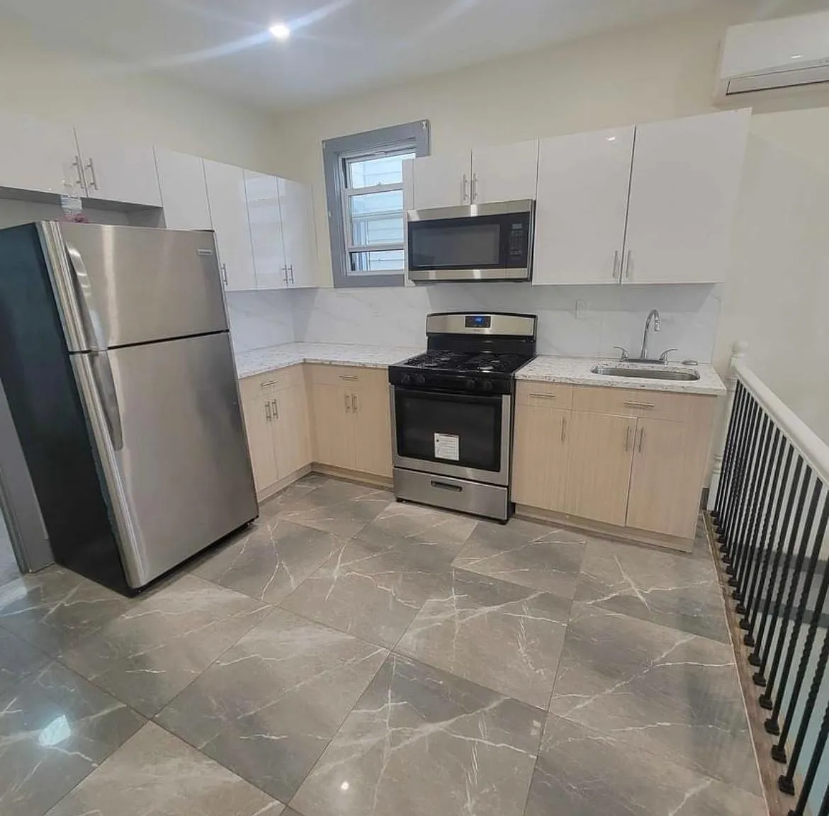 3 bed, 2480 sqft, $2,500 — Photo 1