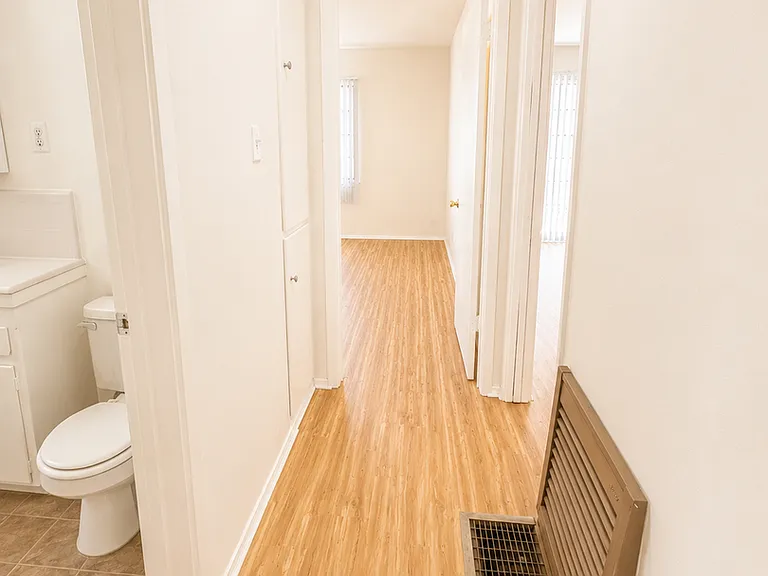340 N Isabel St — Photo 6