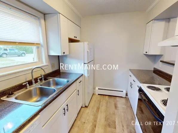16 Hanover Pl APT 1, Brewer, ME 04412