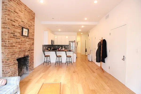 Rented by Bedford 6 Real Estate | media 32