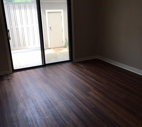 4th image of 200 Woodgreen Dr APT 14
