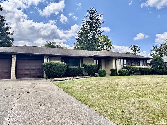 3rd image of 805 E Cooper Dr