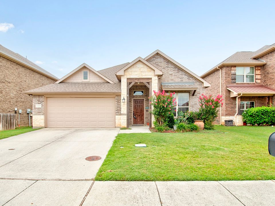 1st image of 1809 Silver Oak Dr