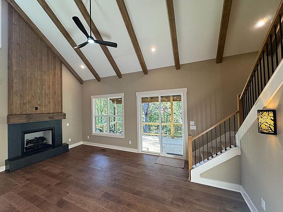 3rd image of 673 Spalding Cir