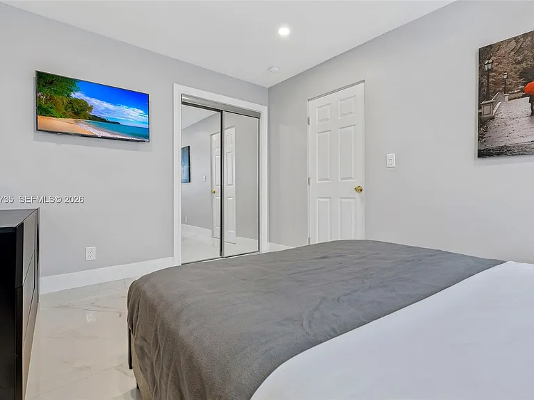 1960 Coral Reef Dr — Photo 37