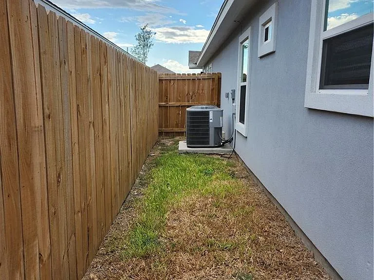 918 N Clarence Ave #2 — Photo 11