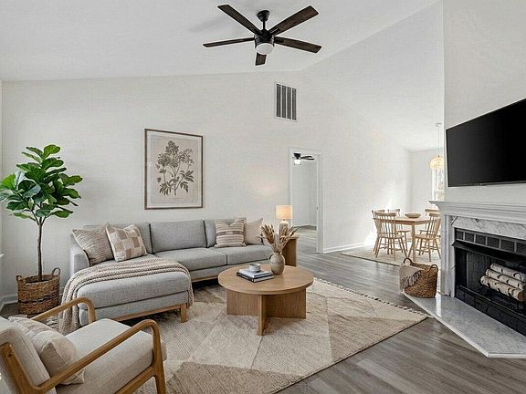 3rd image of 184 Hunters Way