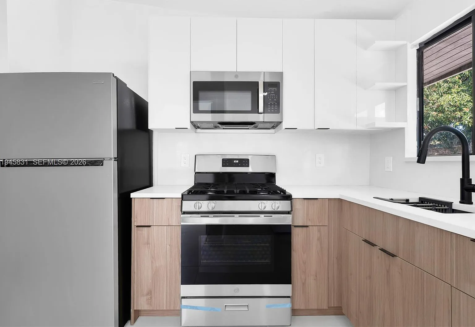 1 bed, 1.0 bath, 900 sqft, $2,000 — Photo 2