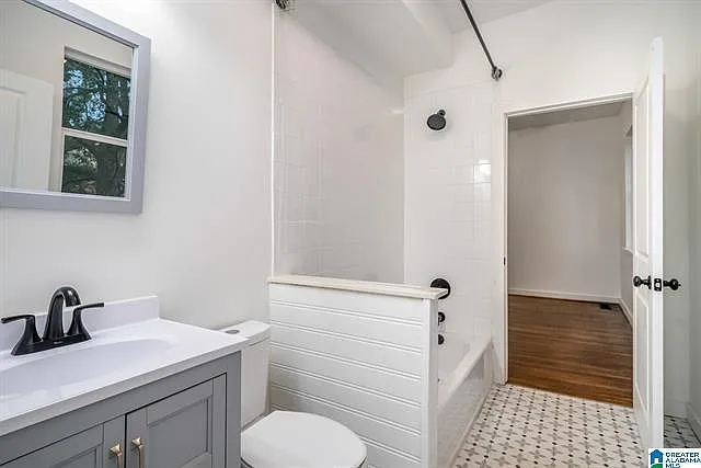 2116 Clarendon Ave — Photo 6
