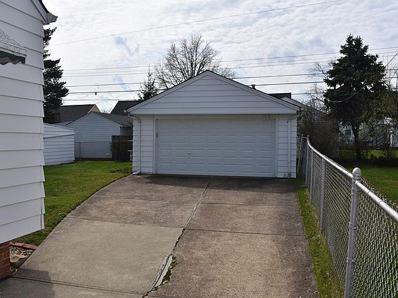 2nd image of 13860 Shady Oak Blvd