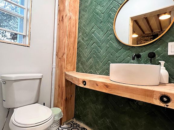 5th image of 562-564 Highland Ave #1B