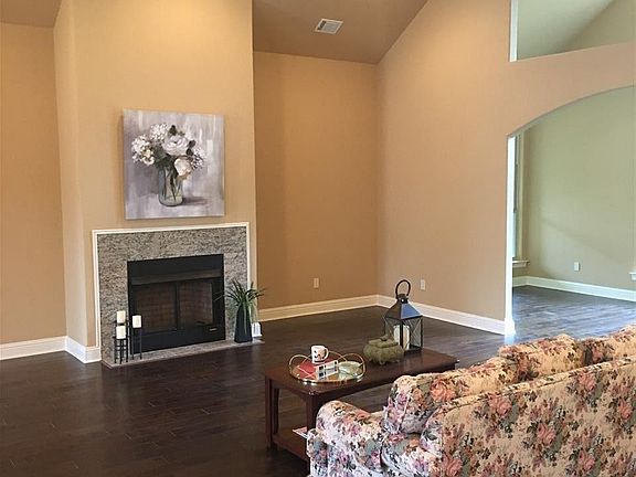 4th image of 142 Apple Blossom Pl