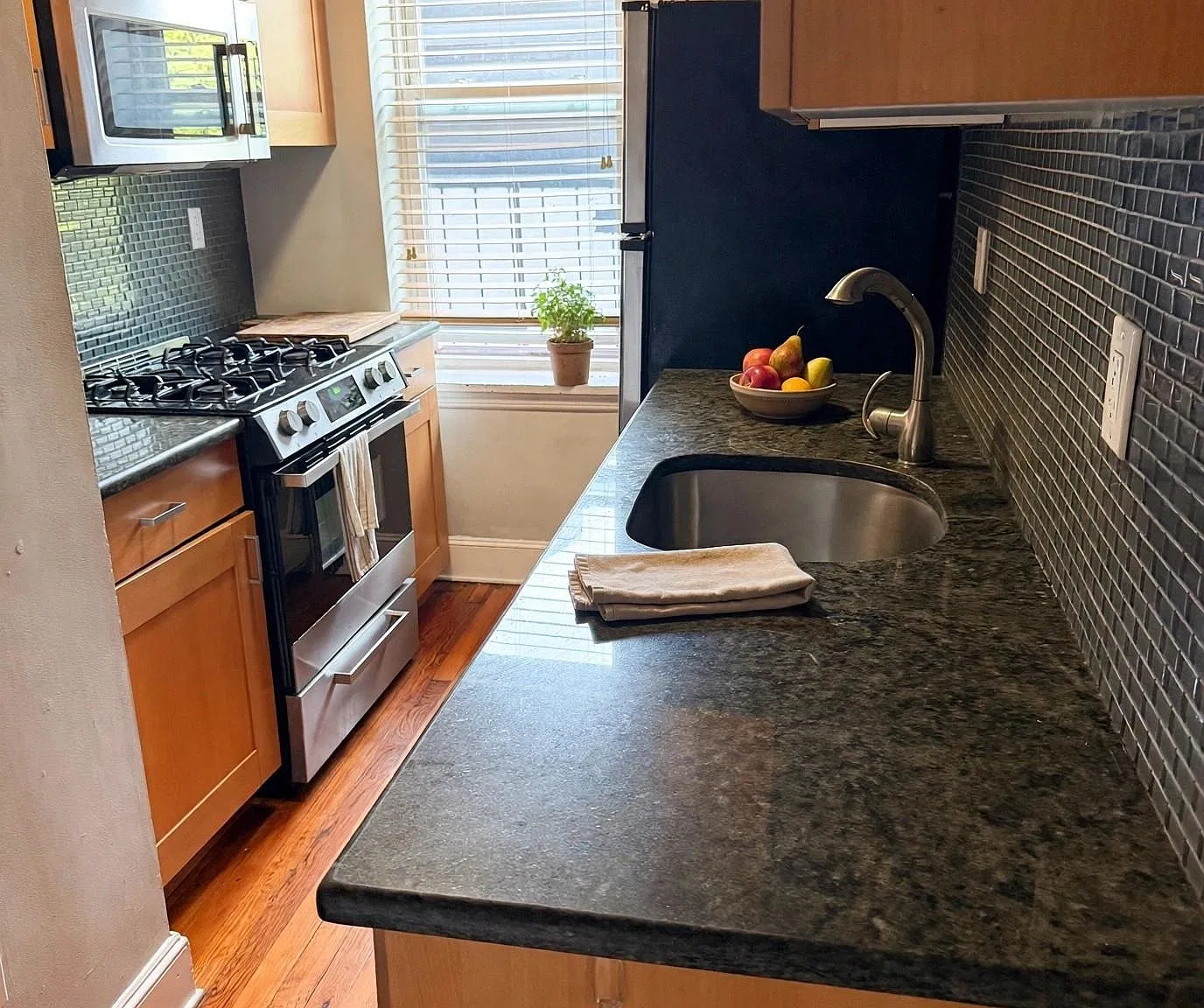 1 bed, 1.0 bath, $1,950 — Photo 3