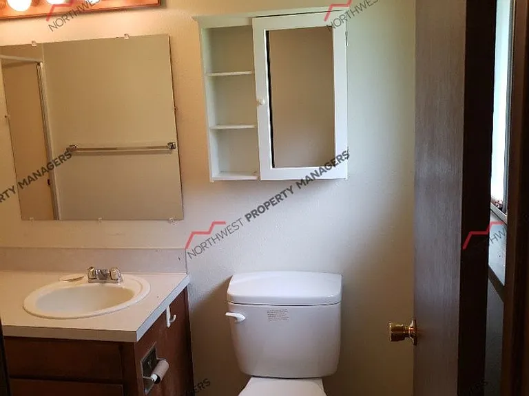 556 Avery Rd W — Photo 6
