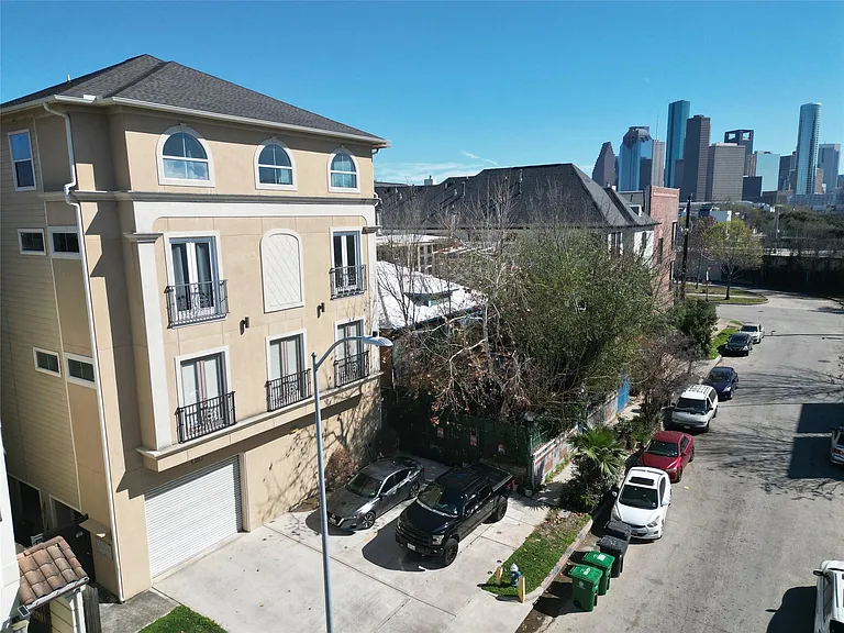 314 W Bell St #201 — Photo 3