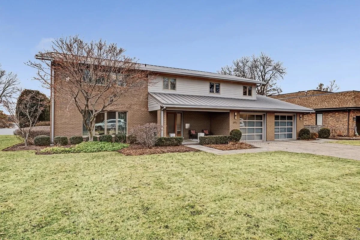 Building Photo - 2076 Valley Lo Ln