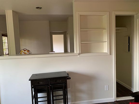 2nd image of 6035 Majestic Ave