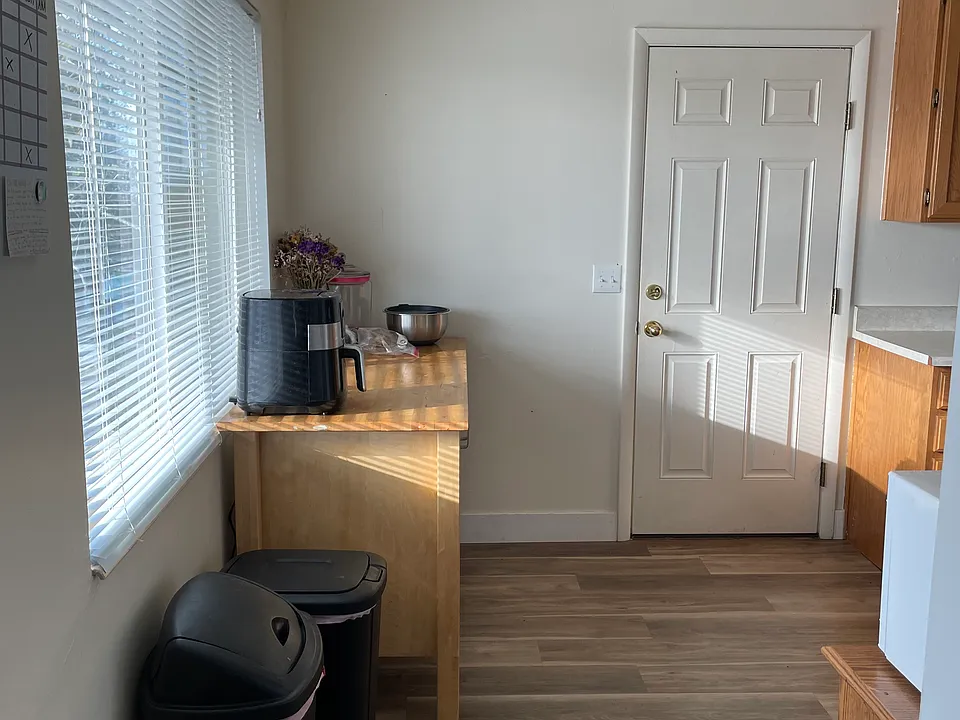 80 Hillside Cir #1